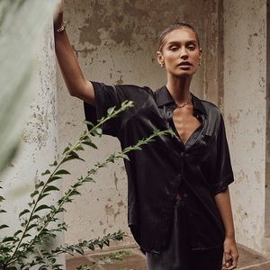 Archivos ‘Texana’ Black Satin Blouse